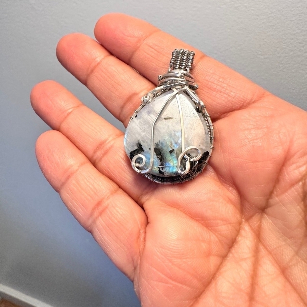 Silver and Blue Pendant Necklace - Picture 4 of 5